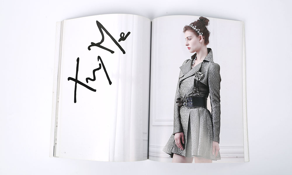 服裝宣傳冊設(shè)計