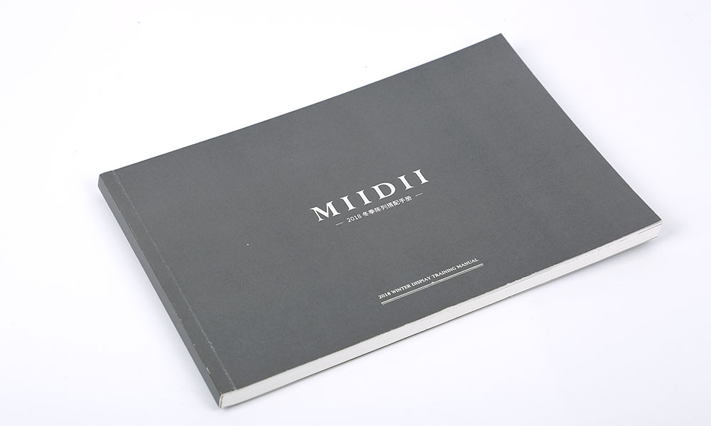 冬季服裝畫冊設計-冬季陳列服裝畫冊設計-冬季時尚服裝宣傳冊設計